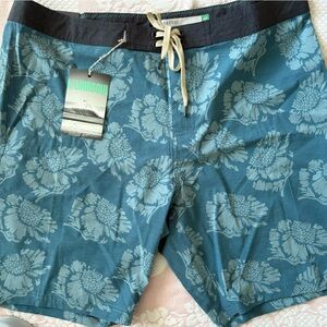 Linksoul printed Stormer board shorts. Size 40. New with tags.